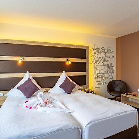 Michel Hotel Frankfurt Airport Ruesselsheim Ngoại thất bức ảnh