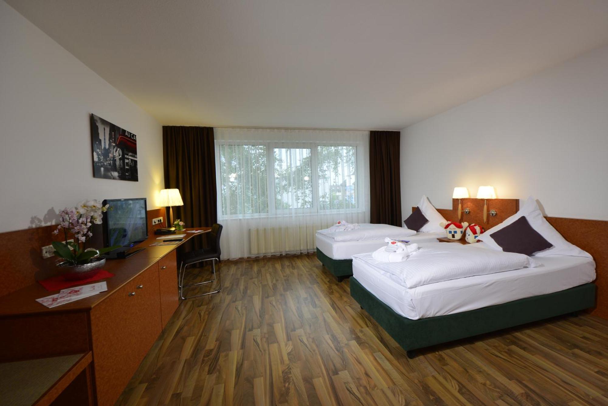 Michel Hotel Frankfurt Airport Ruesselsheim Ngoại thất bức ảnh