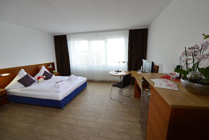 Michel Hotel Frankfurt Airport Ruesselsheim Ngoại thất bức ảnh